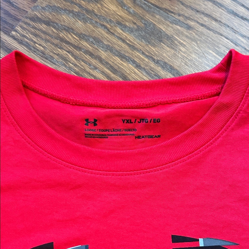 Under Armour Youth XL Red T-Shirt, Heat Gear - Picture 2 of 4